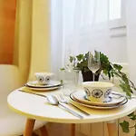 Cosy petit Monparnasse retreat